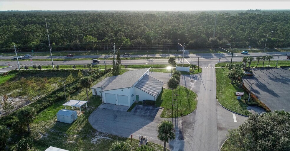 6900 SE Ridgeway Ter, Hobe Sound, FL à louer - Photo de l’immeuble – Image 1 sur 22