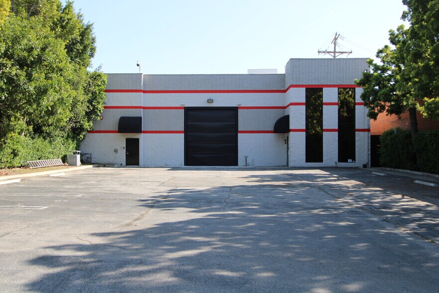 530 Riverdale Dr, Glendale, CA à louer - Photo de l’immeuble – Image 2 sur 17