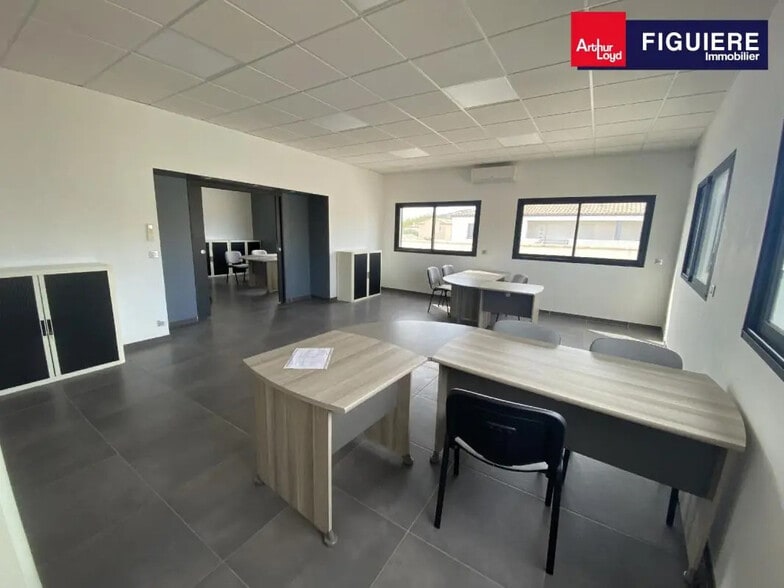 Bureau dans Châteauneuf-les-Martigues à louer - Photo de l’immeuble – Image 3 sur 15