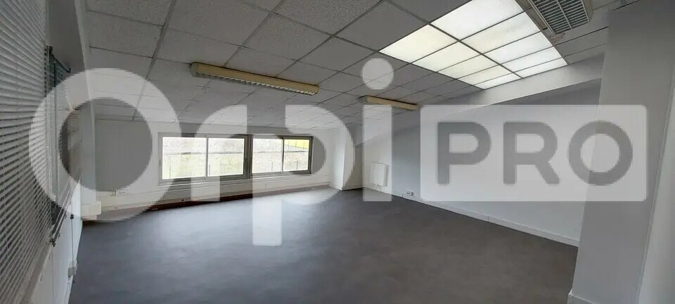 Local d’activités dans Nogent-Sur-Oise à louer - Photo de l’immeuble – Image 1 sur 4