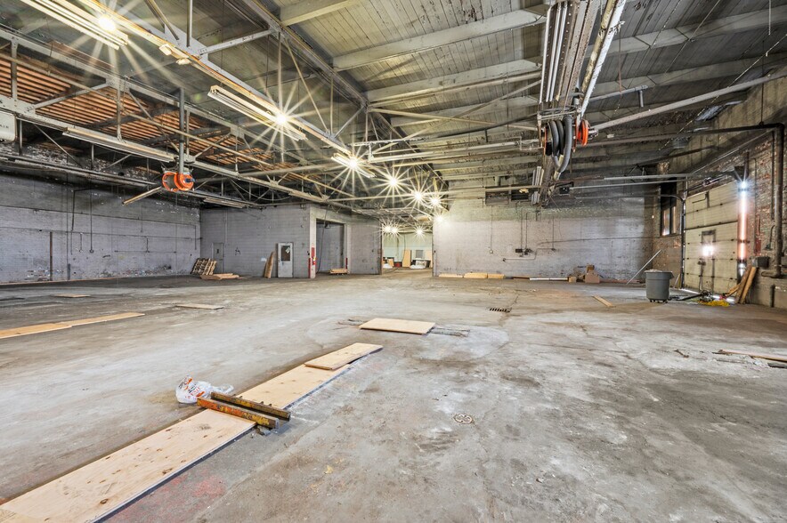 915 Housatonic Ave, Bridgeport, CT à vendre - Photo de l’immeuble – Image 3 sur 5