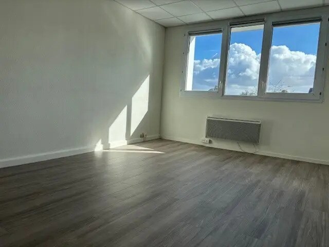 2 Rue Robert Schuman, Rezé à louer - Photo de l’immeuble – Image 1 sur 7