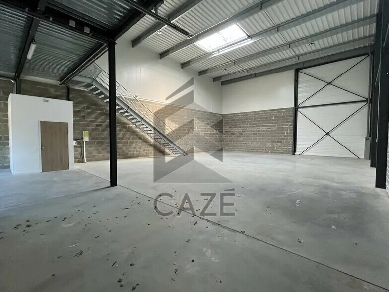 43 Bis Rue Bis Newton, Tresses à louer - Photo de l’immeuble – Image 1 sur 5