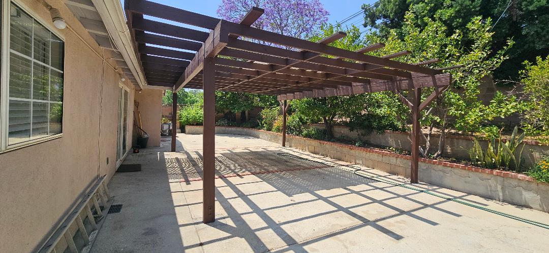 17441 Hiawatha St, Granada Hills, CA à vendre Photo de l’immeuble– Image 1 sur 10