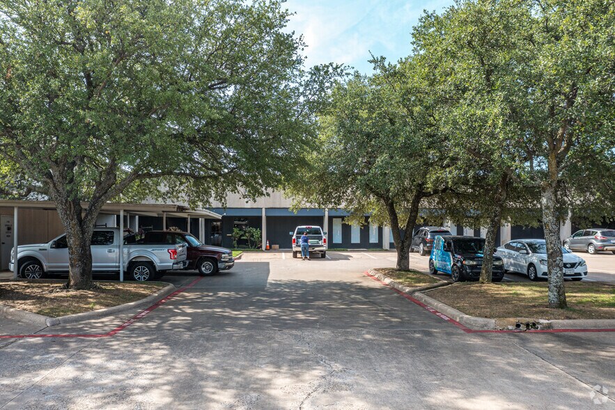 5750 Rufe Snow Dr, North Richland Hills, TX à louer - Photo de l’immeuble – Image 3 sur 9