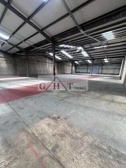 Bureau dans Servon à louer - Photo intérieure – Image 2 sur 4