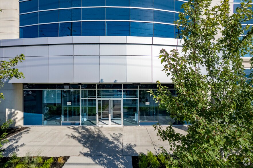 218 Export Blvd, Mississauga, ON à vendre - Photo de l’immeuble – Image 3 sur 6
