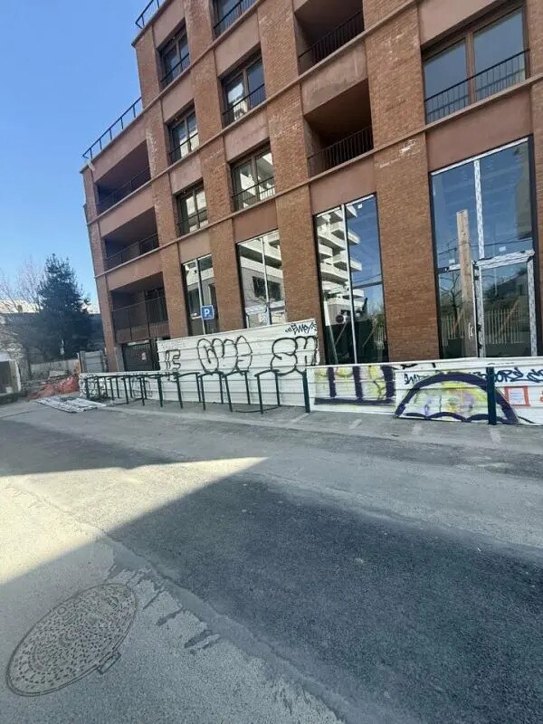 Plus de détails pour Local commercial à louer