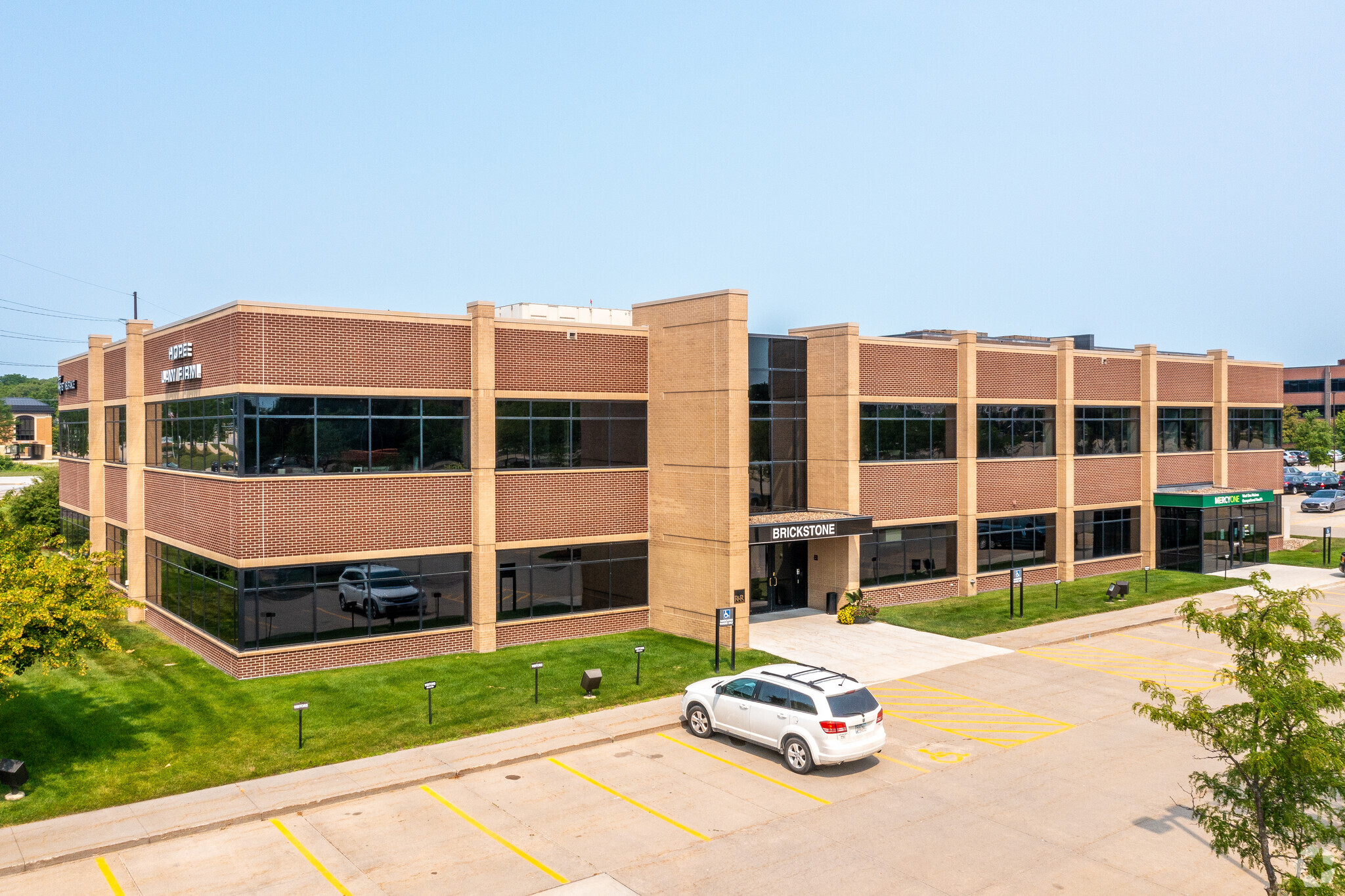 1055 Jordan Creek Pky, West Des Moines, IA à louer Photo de l’immeuble– Image 1 sur 7
