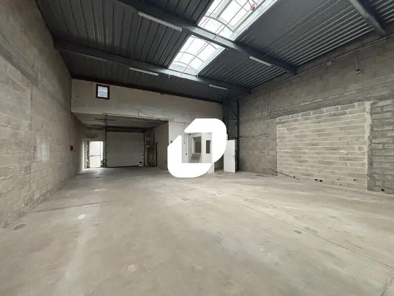 Local d’activités dans Lisses à louer - Photo intérieure – Image 3 sur 7