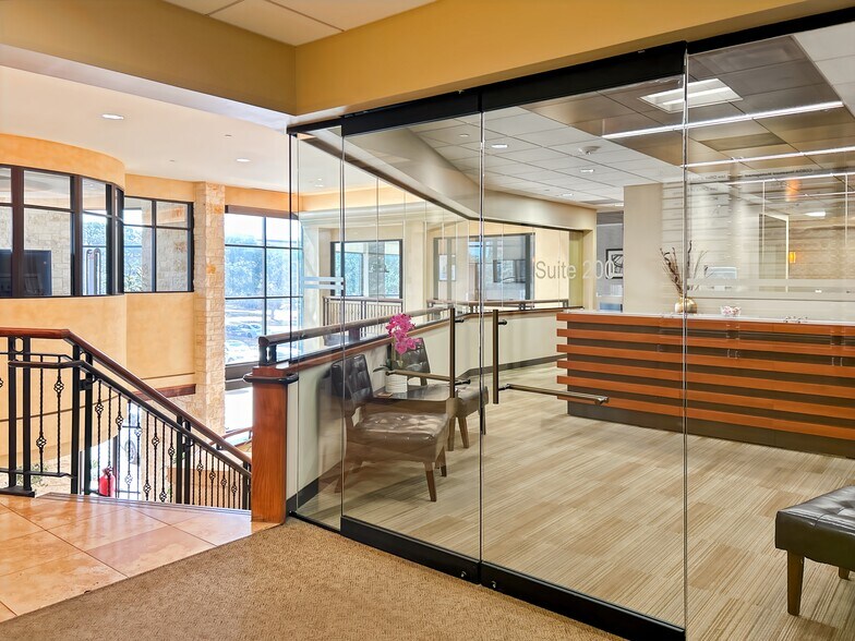 18756 stone oak Pky, San Antonio, TX à louer - Photo de l’immeuble – Image 3 sur 21