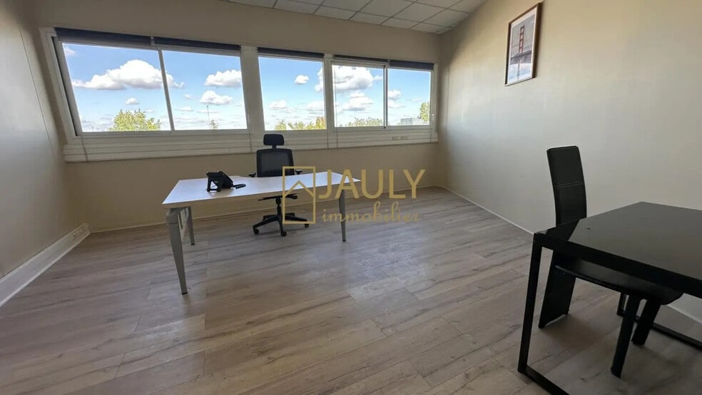 Bureau dans Mareuil-lès-Meaux à louer - Photo de l’immeuble – Image 1 sur 13