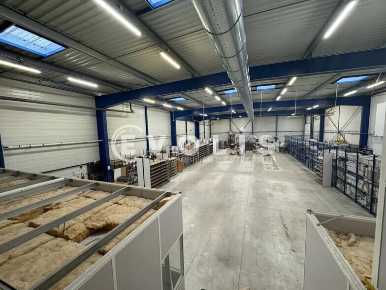 Local d’activités dans Camon à louer - Photo de l’immeuble – Image 2 sur 5