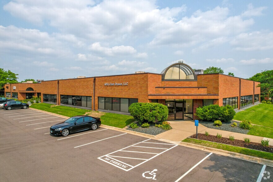 5301 E River Rd, Fridley, MN à louer - Photo de l’immeuble – Image 2 sur 6