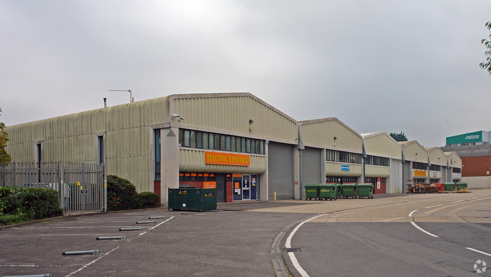 1-6 Nimrod Way, Reading à louer - Photo principale – Image 1 sur 10