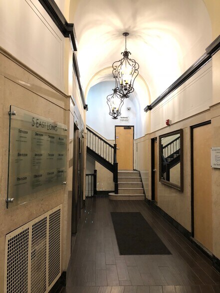 5 E Long St, Columbus, OH à louer - Hall d’entrée – Image 3 sur 3