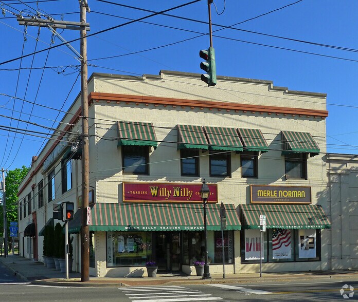 143 W Main St, Bay Shore, NY à vendre - Photo de l’immeuble – Image 3 sur 29