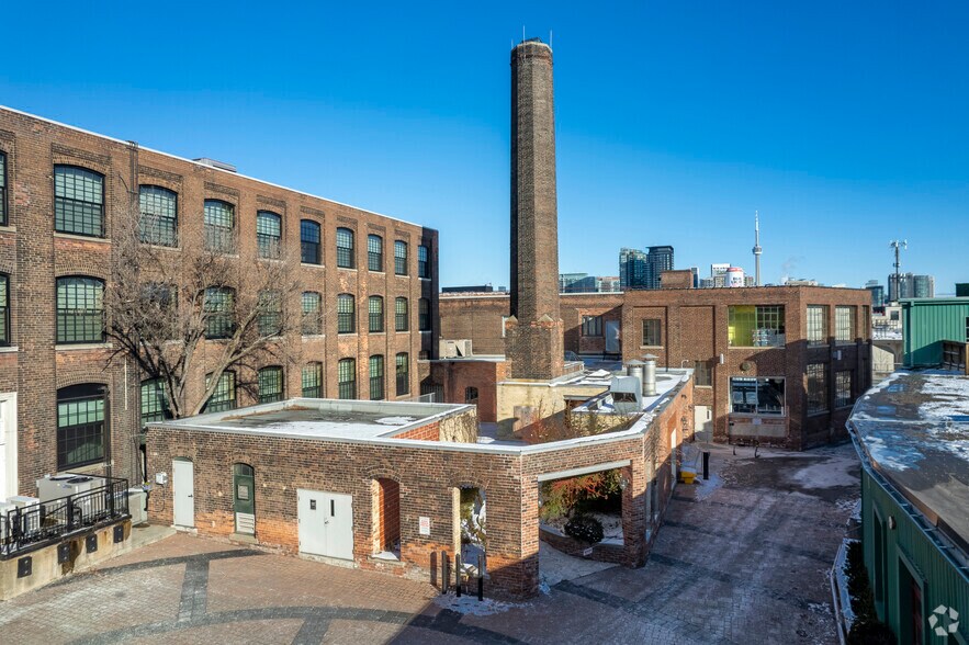 20 Mowat Ave, Toronto, ON à louer - Photo de l’immeuble – Image 2 sur 5