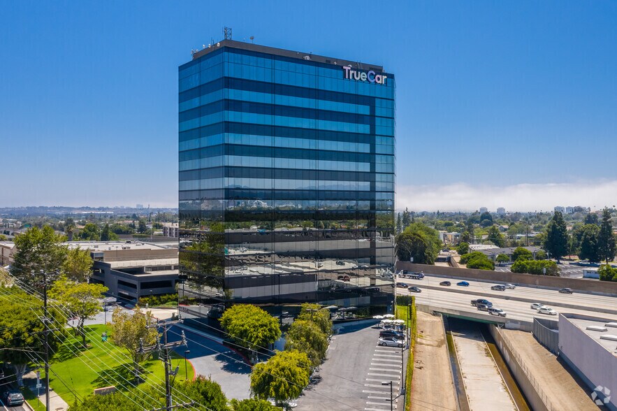 3415 S sepulveda Blvd, Los Angeles, CA à louer - Photo de l’immeuble – Image 1 sur 11