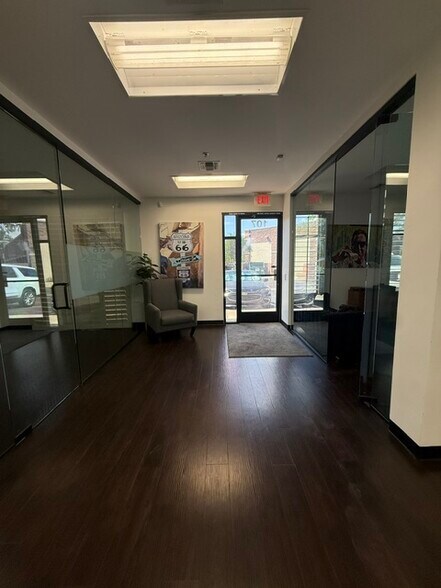 7517 S McClintock Dr, Tempe, AZ à louer - Photo de l’immeuble – Image 2 sur 24