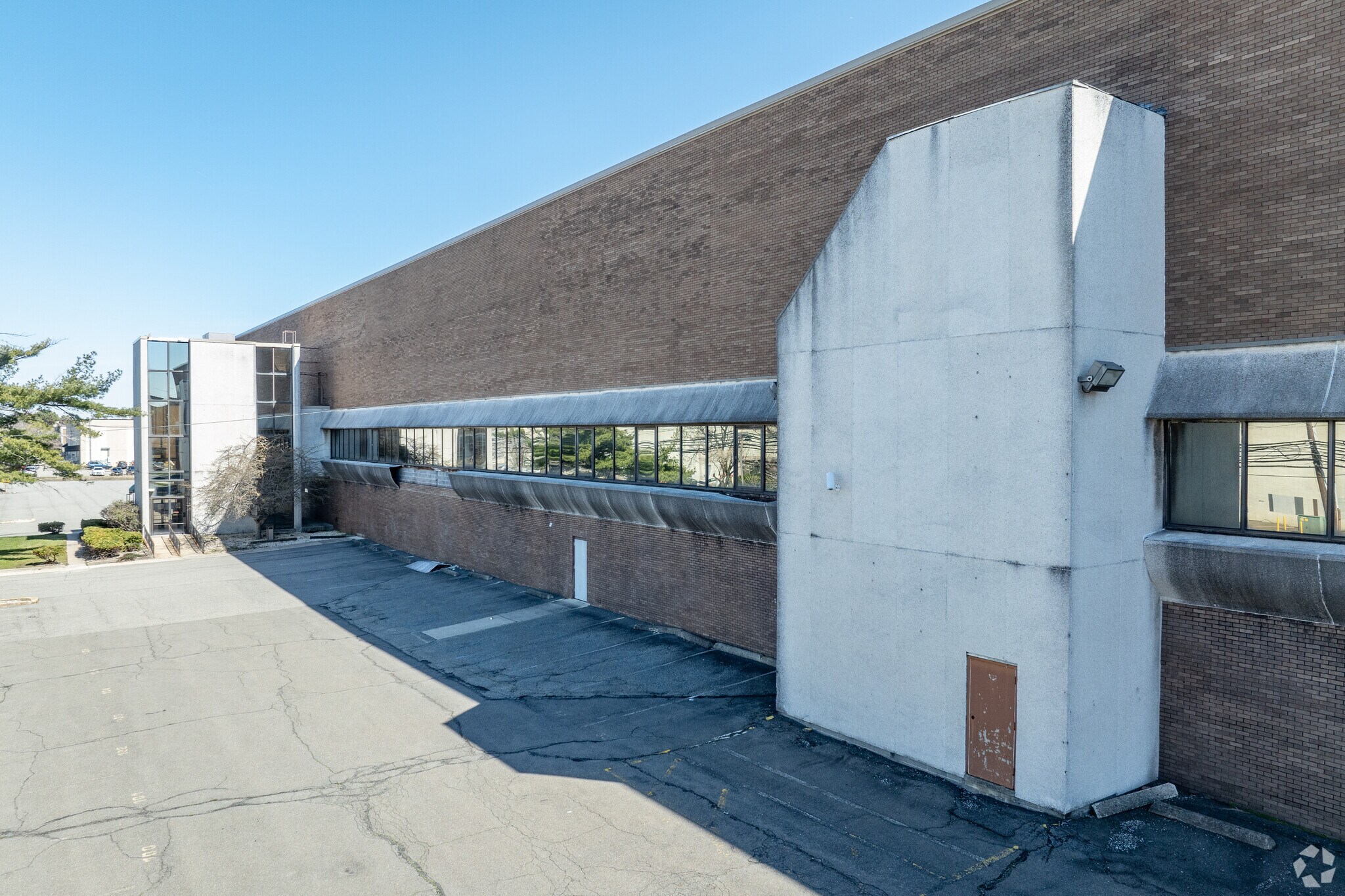 70 Enterprise Ave, Secaucus, NJ à louer Photo de l’immeuble– Image 1 sur 6