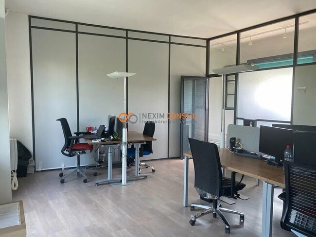 Plus de détails pour Bureau, Local commercial à louer