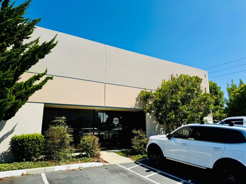 2368 Eastman Ave, Ventura, CA à vendre - Photo de l’immeuble – Image 3 sur 9