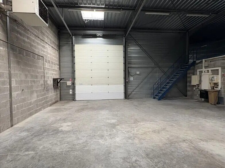 Bureau dans MARCILLY-D'AZERGUES à louer - Photo de l’immeuble – Image 3 sur 11
