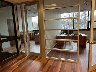 Plus de détails pour 10 Maple St, Port Washington, NY - Bureau à vendre