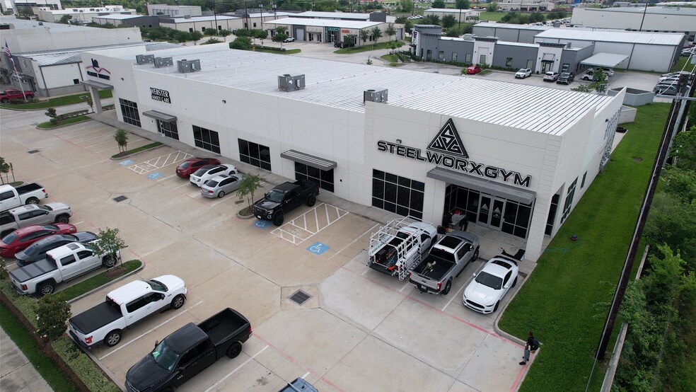 410 Genesis Blvd, Webster, TX à louer - Photo de l’immeuble – Image 2 sur 5