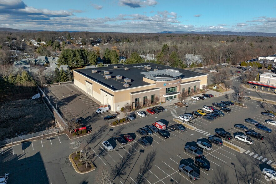 1379 Farmington Ave, Bristol, CT à vendre - Aérien – Image 3 sur 13