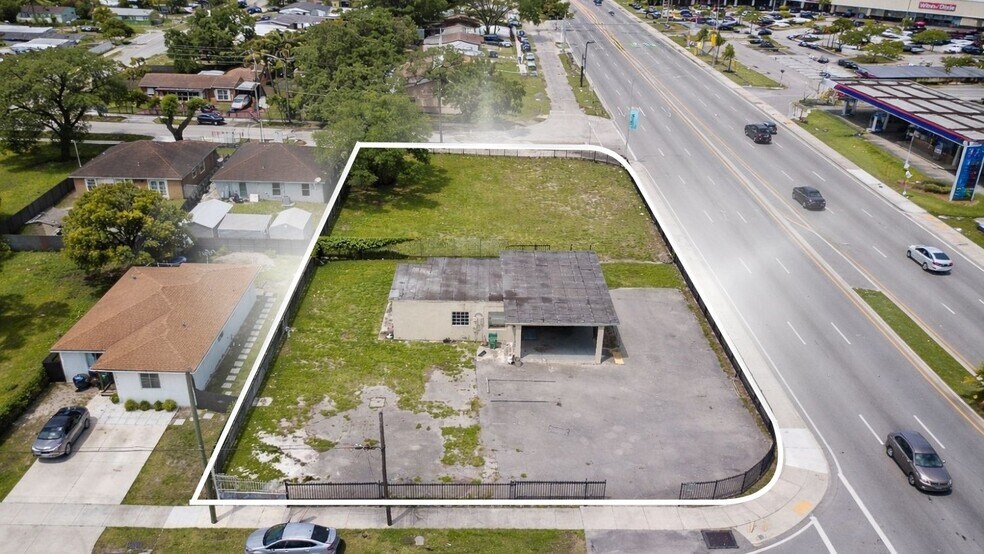 17010 NW 27th Ave, Miami Gardens, FL à vendre - Photo de l’immeuble – Image 2 sur 5
