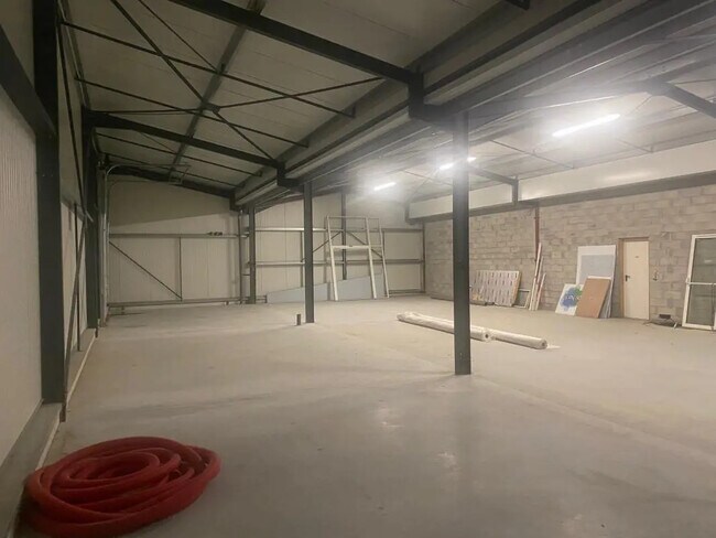 Plus de détails pour Industriel/Logistique à louer