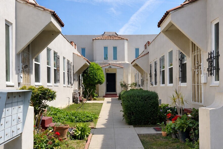 1246-1248 N Kenmore Ave, Los Angeles, CA à vendre - Photo principale – Image 1 sur 8