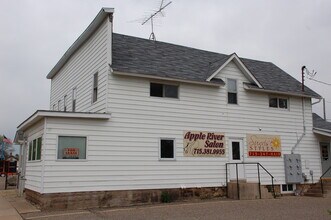 118 Spring St, Somerset, WI à louer Photo intérieure– Image 2 sur 7