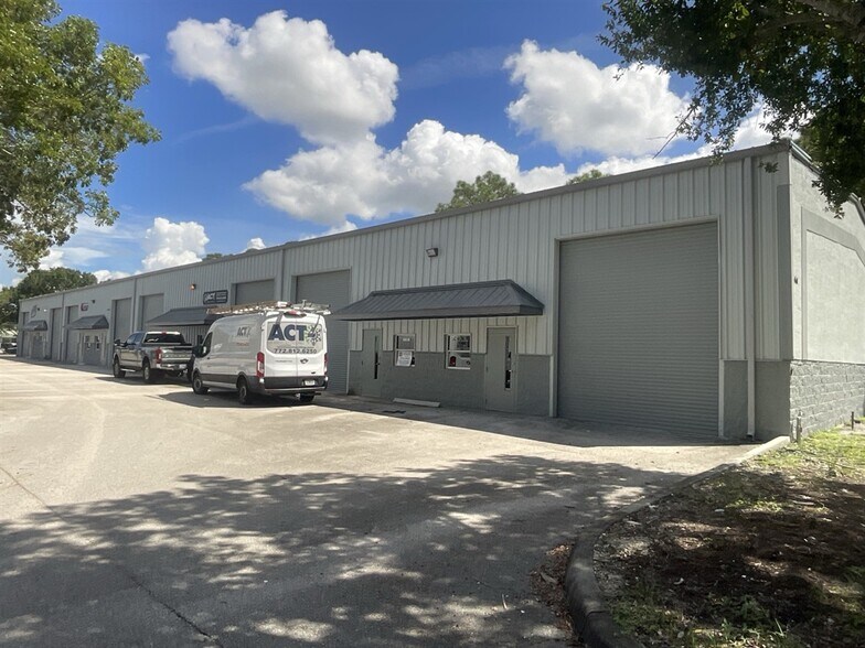 460 NW Concourse Pl, Port Saint Lucie, FL à louer - Photo de l’immeuble – Image 2 sur 9