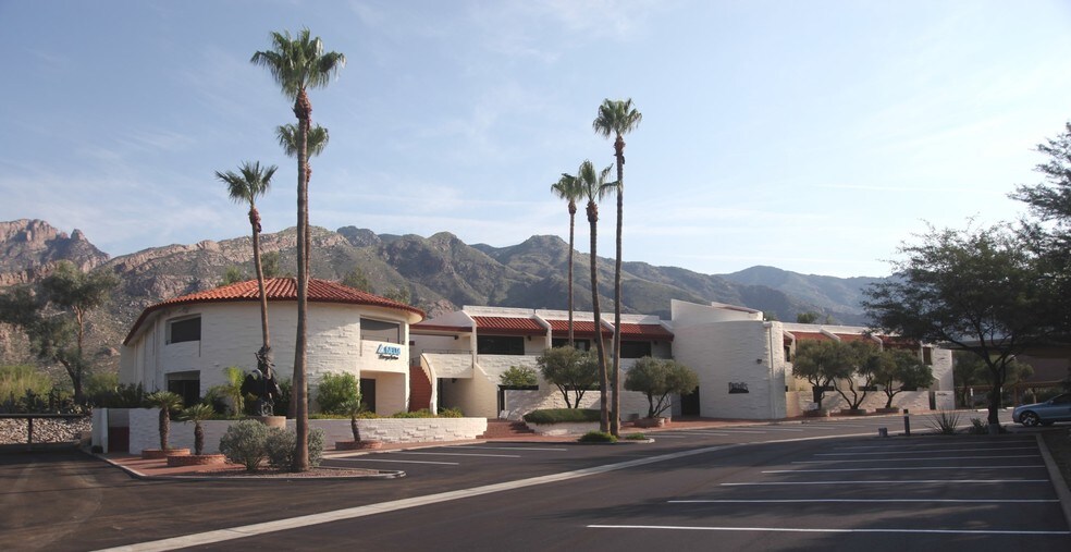 6262 N Swan Rd, Tucson, AZ à louer - Photo principale – Image 1 sur 4
