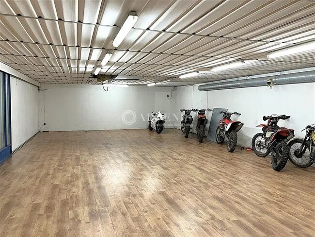Plus de détails pour Local commercial à louer