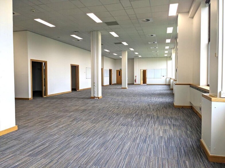 Surrey University Campus, Guildford à louer - Photo de l’immeuble – Image 2 sur 8