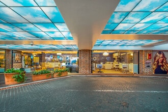 413-445 N Rodeo Dr, Beverly Hills, CA à louer Photo de l’immeuble– Image 1 sur 17