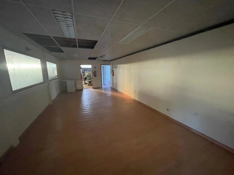 Local d’activités dans Morlaix à louer - Photo de l’immeuble – Image 2 sur 4