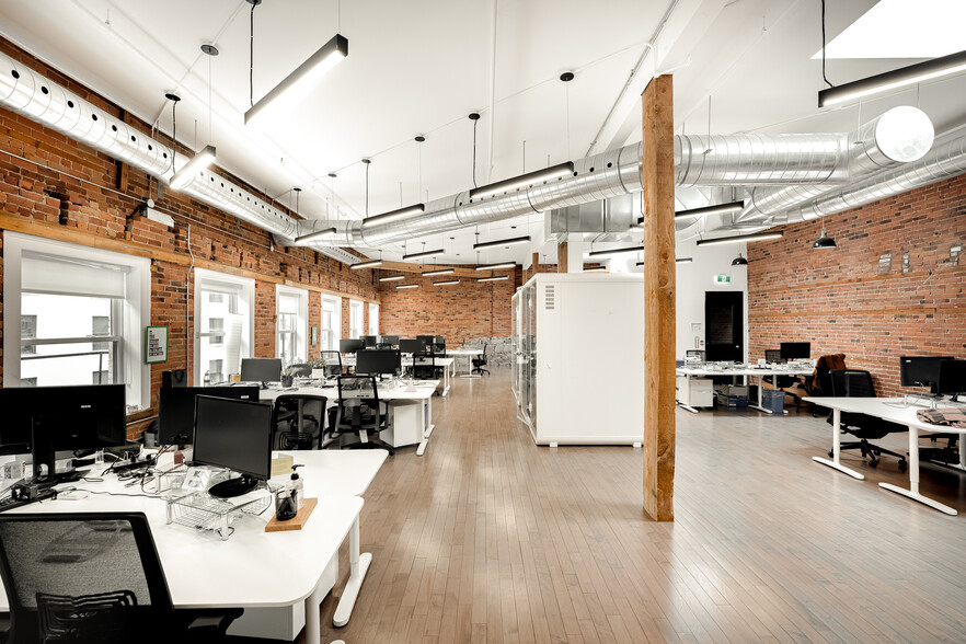 423 Rue Saint-Nicolas, Montréal, QC à louer - Photo de l’immeuble – Image 3 sur 9