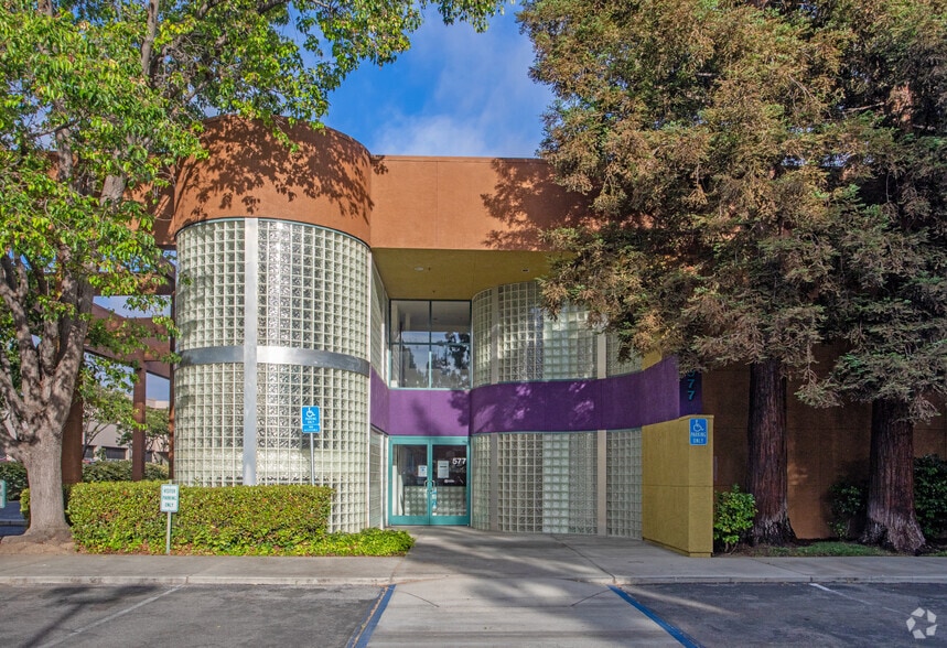 577 Salmar Ave, Campbell, CA à vendre - Photo principale – Image 1 sur 11