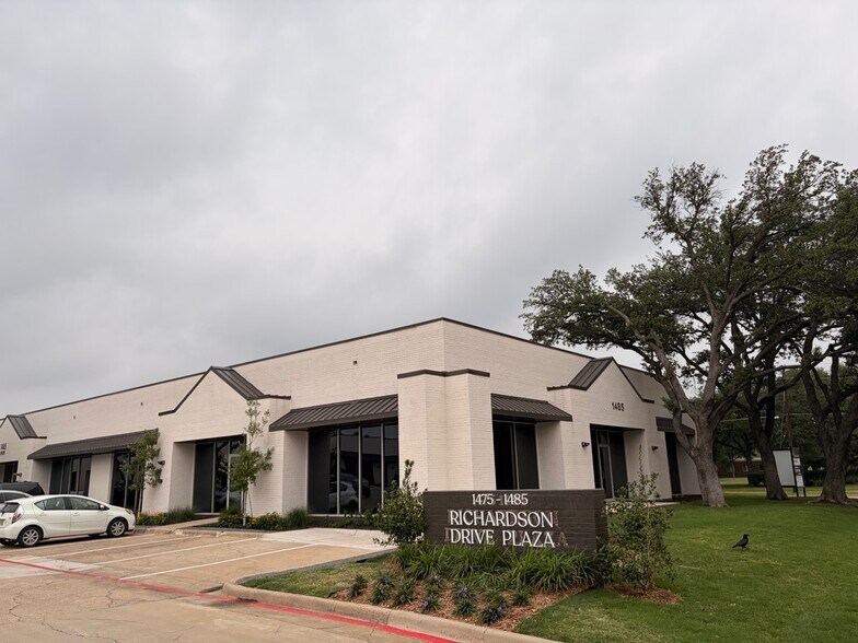 1485 Richardson Dr, Richardson, TX à louer - Photo principale – Image 1 sur 9