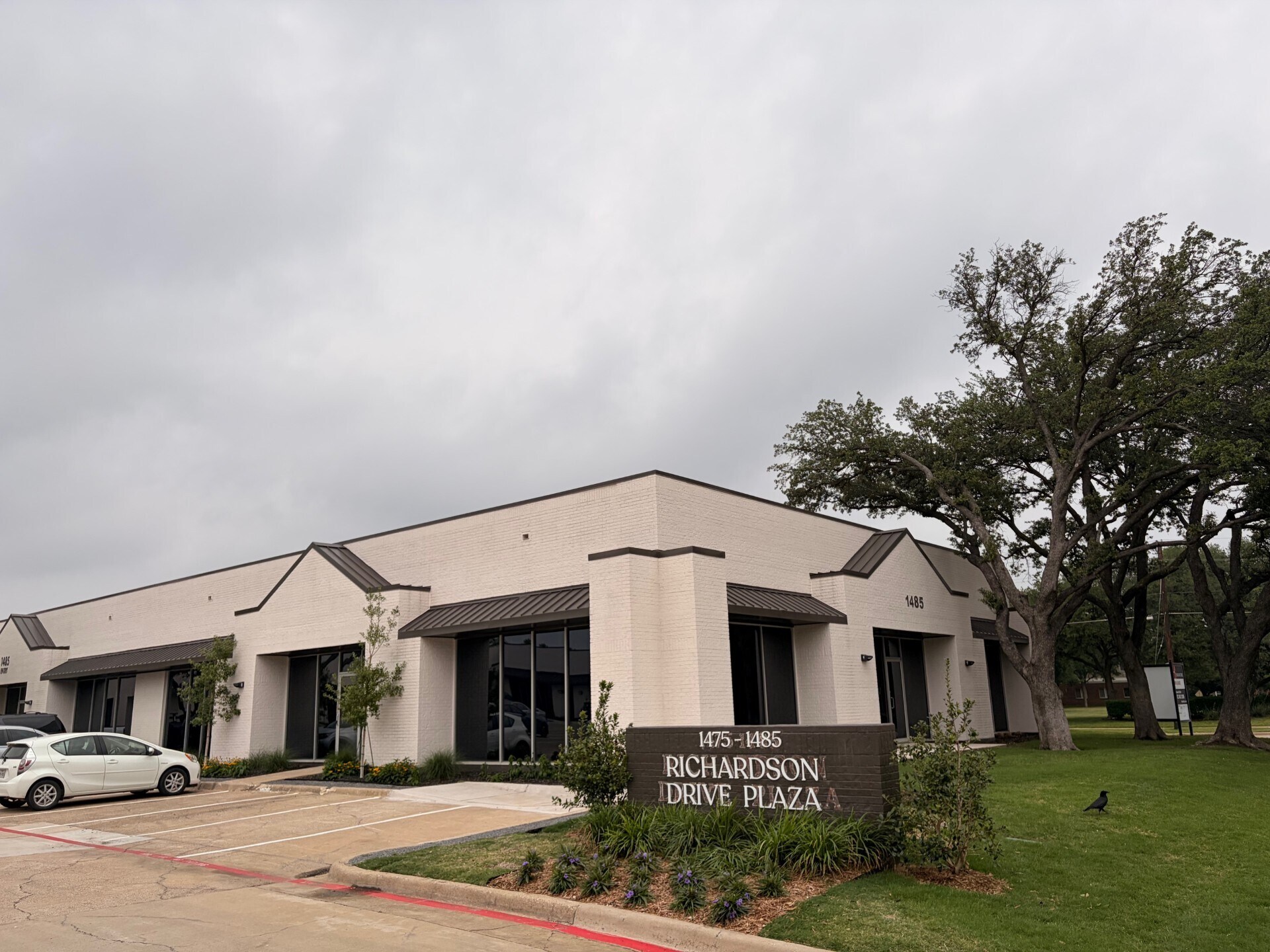 1485 Richardson Dr, Richardson, TX à louer Photo principale– Image 1 sur 10