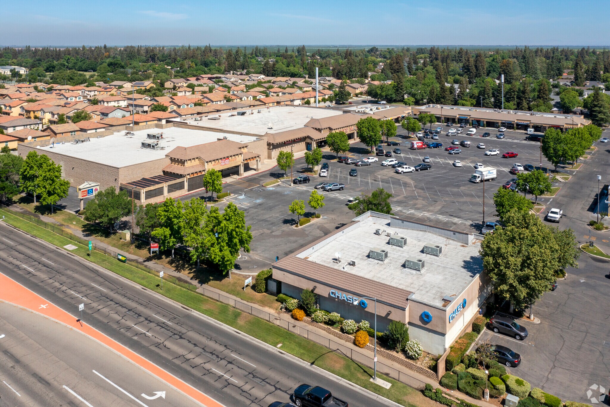 7025-7095 N Marks Ave, Fresno, CA à louer Photo de l’immeuble– Image 1 sur 8