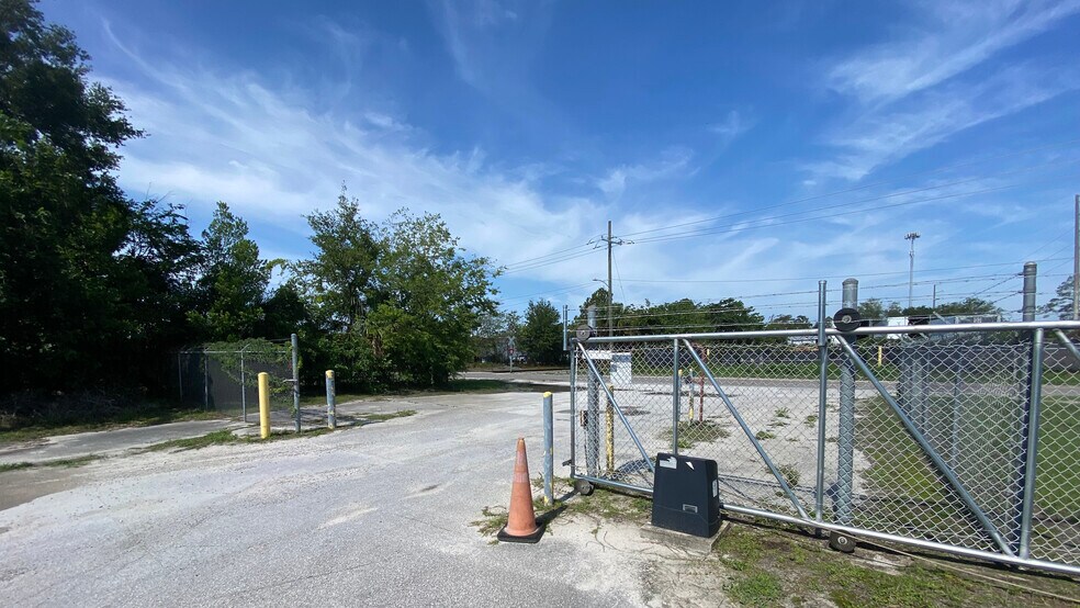 9315 Haydon Rd, Jacksonville, FL à louer - Photo de l’immeuble – Image 2 sur 5