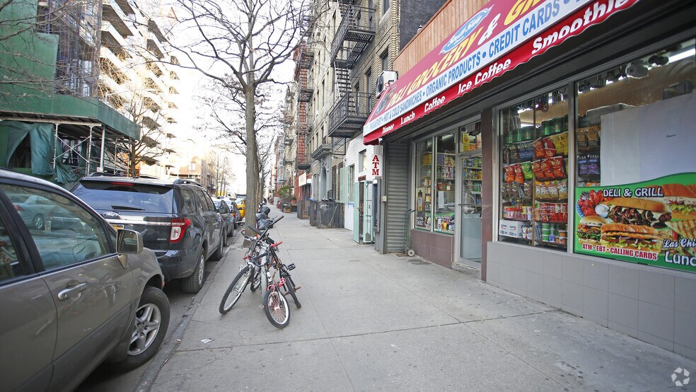 788 Driggs Ave, Brooklyn, NY à louer - Photo de l’immeuble – Image 2 sur 8