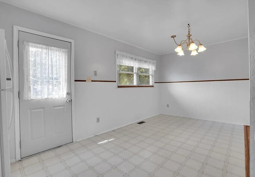 337 E Rose St, Glenwood, IL à louer - Photo de l’immeuble – Image 2 sur 8