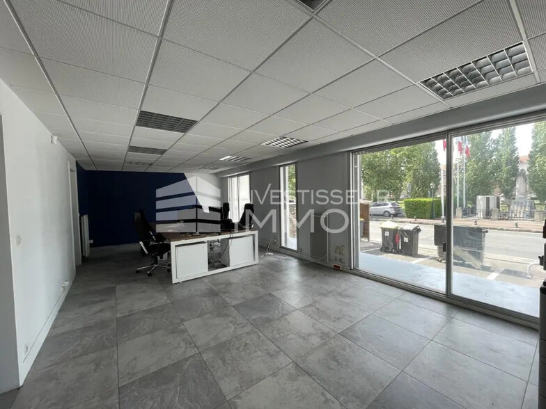 Bureau dans Melun à louer - Photo de l’immeuble – Image 3 sur 4